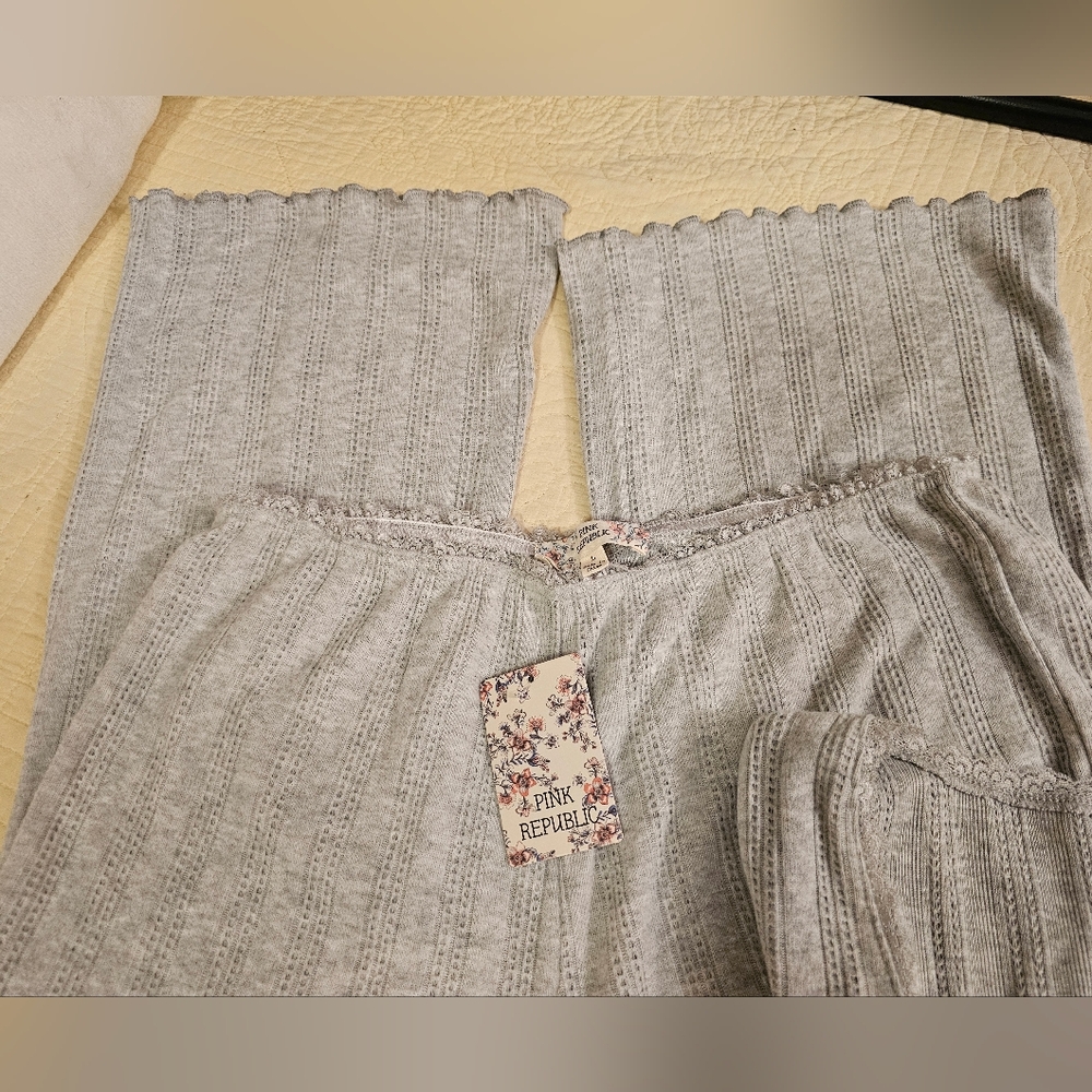 Womans Pink Republic Light Gray Ribbed Knit Two-Piece Loungewear Set Soft Cozy - Picture 6 of 6